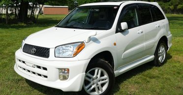 Популярная капсула времени: обнаружена 25-летняя Toyota RAV4 в новом состоянии (фото)