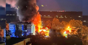 На киевской Троещине возник масштабный пожар: в КГГА раскрыли детали (видео)