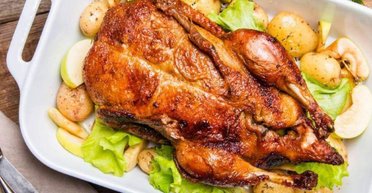 Хіт святкового столу: як приготувати качку з яблуками