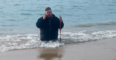 Застряг по пояс: перше побачення закінчилося рятувальною операцією (фото)