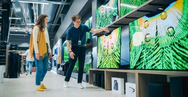 Найкращі телевізори дешевше за $500: яку вибрати модель від Samsung, Panasonic, TCL і Roku (відео)