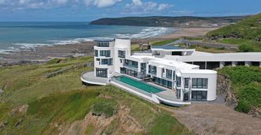 У "найсумнішого будинку" на скелі може з'явитися новий власник: хто готовий ризикнути (фото)