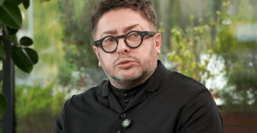 Генерал КДБ жив у під'їзді: Олексій Суханов розповів про побачене перед початком війни