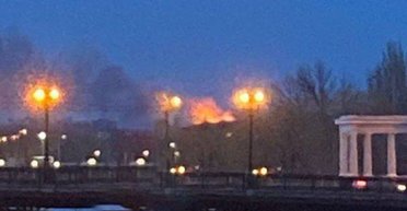 Во временно оккупированной Макеевке горит нефтебаза, — СМИ (фото, видео)