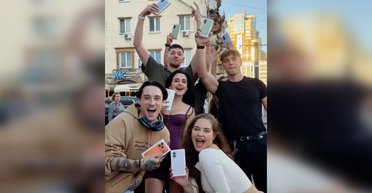 В сети скандал среди блогеров из-за розыгрыша iPhone: в чем причина