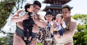 400-летняя традиция: в Японии прошел фестиваль плачущих младенцев