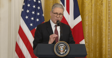 "Сама решит": Стармер ответил на "ультиматум" Ди Венса о выходе США из переговоров