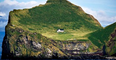 "Найсамотніший у світі будинок" на віддаленому острові пустує вже понад 100 років (фото)