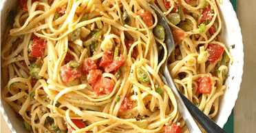 Лінгвіні з пармезаном, базиліком і свіжими помідорами: рецепт простої та ароматної вечері
