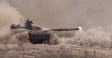 "Наводять жах та трепет": Залужний показав роботу танкістів 53 бригади на Донеччині (відео)