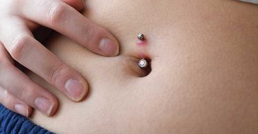 Ось що трапиться, якщо не мити пупок під час душу: відповідь лікаря вас здивує