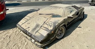 Заброшенная легенда: в пустыне нашли ничейный суперкар Lamborghini за $500 000 (фото)