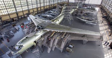 Дроны пробили отверстия в ангаре 123 авиазавода РФ: что показал спутник, — OSINT (фото)