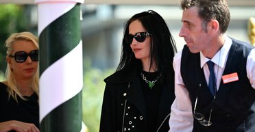 Єва Грін у готичному образі прибула на Венеційський кінофестиваль-2024 (фото)