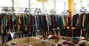 Жінка знайшла на секонд-хенді теку: окрім макулатури, там було щось цікавіше (фото)