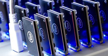 Охотники за биткоинами. Насколько безопасно добывать, хранить и обменивать криптовалюты