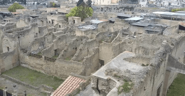 Пережил катастрофу: туристка посетила город, о котором все забыли (фото)