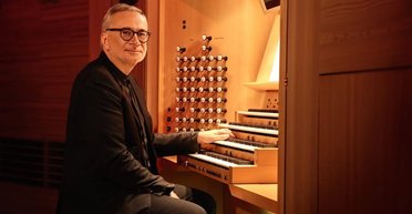 62-летнего Константина Меладзе "застукали" с молодой девушкой в Испании (фото)