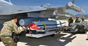 Які переваги Україні дадуть ракети AGM-158 JASSM: що кажуть експерти