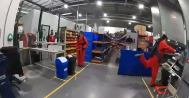 Пропалестинские протестующие разгромили оружейный завод в Британии