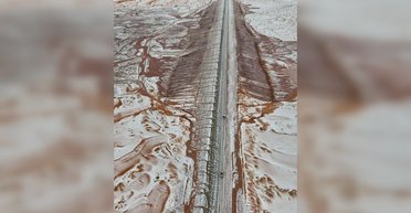 Саудовскую Аравию засыпало снегом и градом размером с яйцо (фото, видео)