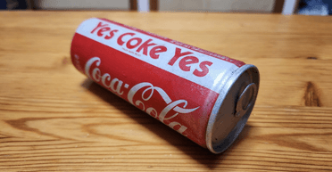 Турист знайшов у горах 40-річну банку Coca-Cola і випив її: що сталося (фото)