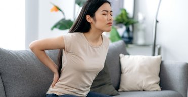 Володів кунг-фу: колега по роботі зруйнував життя жінки, поплескавши її по спині (відео)