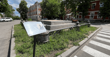 У Полтаві демонтували 180-річний пам'ятник на місці відпочинку Петра І (фото)