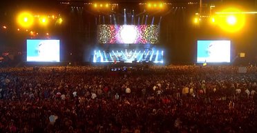 У Китаї співачка померла під час концерту в будинку для літніх людей (фото)