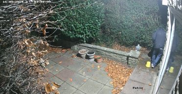 Попался в ловушку в стиле "Один дома": в Англии поймали серийного грабителя (фото, видео)