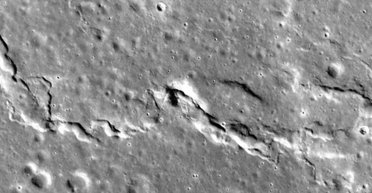 Місяць зменшується в розмірах: виявлена активність може стати загрозою для людей (фото)