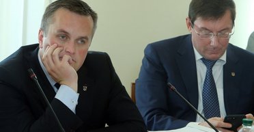 Генпрокурор бьет на жалобу. Почему Юрий Луценко просит уволить руководителя САП Назара Холодницкого