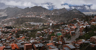 "Рай диявола": як живуть і працюють люди в найвіддаленішому місті світу (фото, відео)