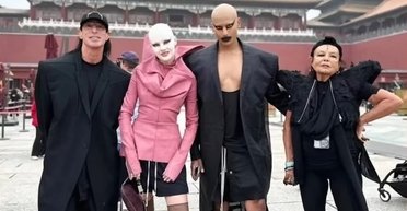 "Мрачный и странный вид": известного дизайнера и его друзей не пустили в Запретный город Пекина