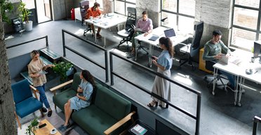 Вакансий много, работы мало. Как и почему изменяются условия труда в Украине и растут ли зарплаты