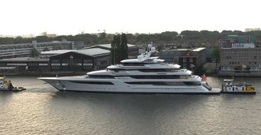 "Исторический момент": арестованная яхта Медведчука перешла под флаг Украины (фото)