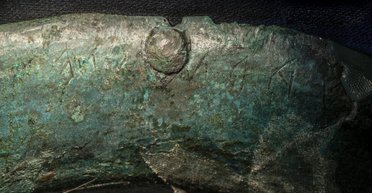 Внутри этрусского шлема археологи нашли необычную древнюю надпись (фото)