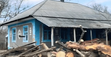 "Трохи пошкодували": українці перебрались у стару хату, де на них чекав сюрприз (фото)