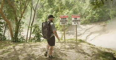 "На вкус как дома": блогер приготовил лапшу на единственной в мире кипящей реке (видео)