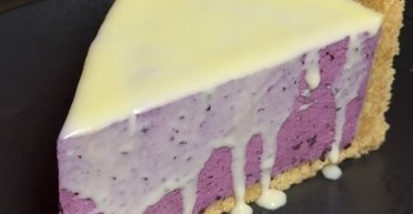 Чорничний чізкейк із білою помадкою: рецепт дивовижного десерту без випічки