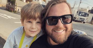 "Пішов гризти граніт науки": відомий український співак віддав сина в японську школу (фото)