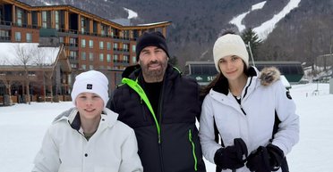 Овдовевший Джон Траволта показал своих взрослых детей (фото, видео)