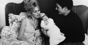 Скандалы и замалчивание материнства: что известно о мужьях и детях покойной Брижит Бардо (фото)