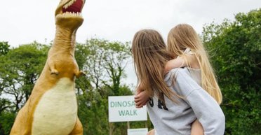 Можно иметь собственный парк развлечений: в Британии продают аттракцион с 90 динозаврами