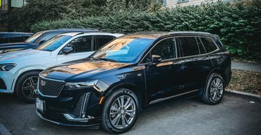 Заокеанский раритет: в Киеве засветился роскошный семейный кроссовер из США (фото)