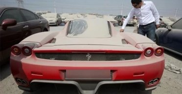 Ничьи сокровища: суперкары и элитные авто, брошенные прямо на улице (фото, видео)