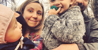 Мама позволяет детям ругаться и не благодарить: как это изменило ее семью (фото)