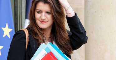 Після фотосесії для Playboy: держсекретарку Франції відправили у відставку (відео, фото)