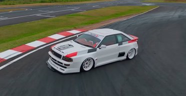 С двигателем Lamborghini: в Африке скрестили старый Audi 90-х и современный суперкар (видео)