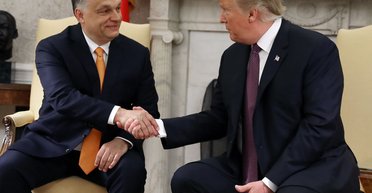 Трамп поможет правым. Какие угрозы для Украины несет "коалиция Орбана" в Европарламенте